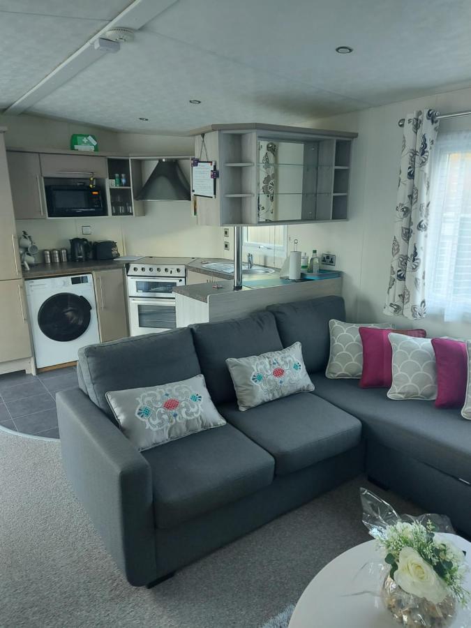 Summer Lovely Big Caravan In Hastings Sleeps 6 Free Wifi In Caravan St Leonards-on-Sea