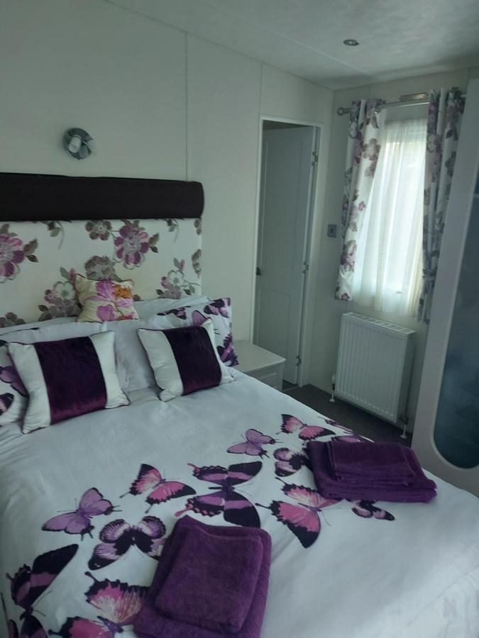 Summer Lovely Big Caravan In Hastings Sleeps 6 Free Wifi In Caravan Campsite St Leonards-on-Sea